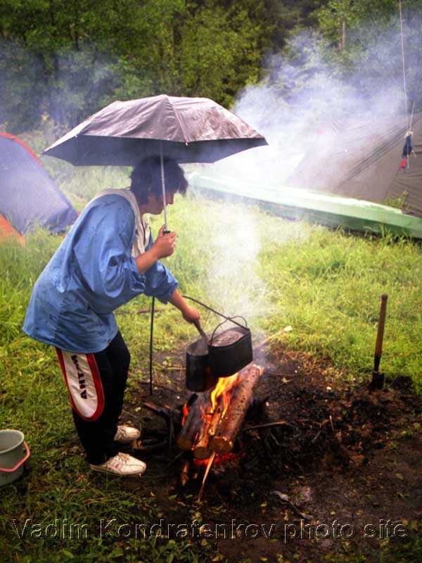 38_dinner_under_rain.jpg